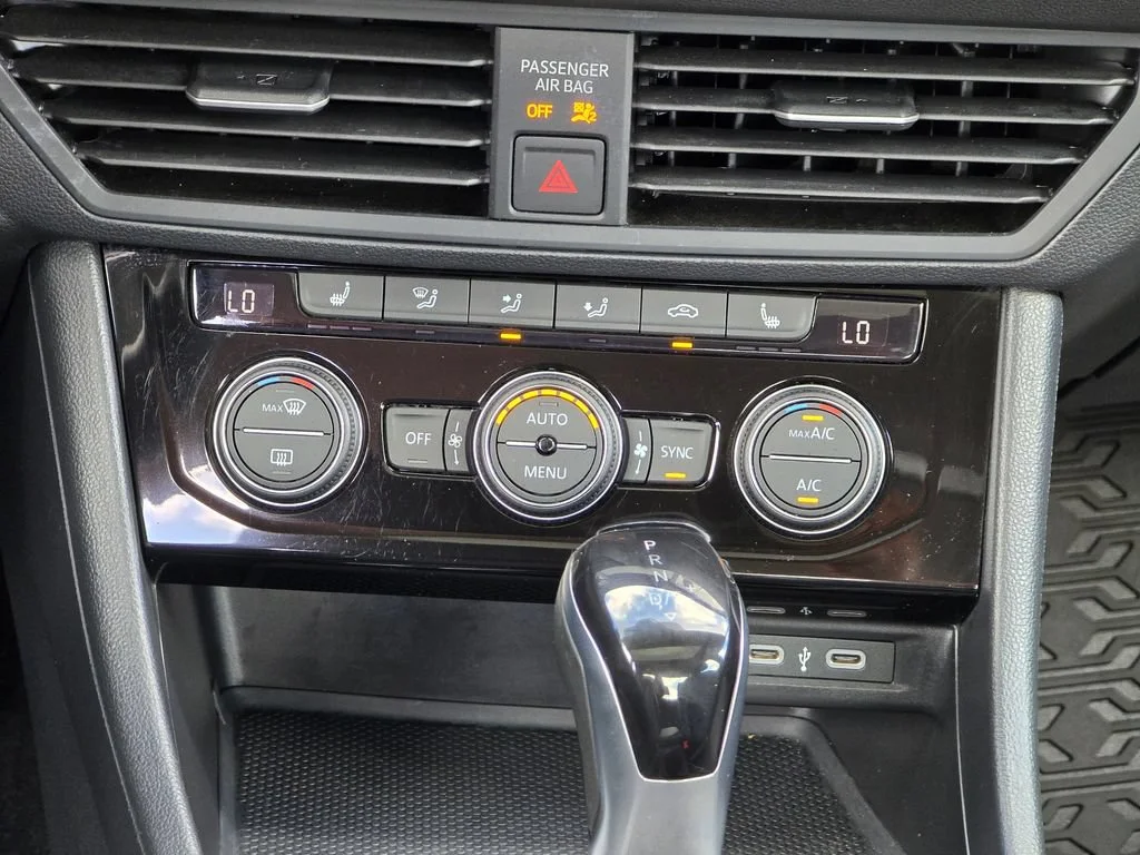 2024 Volkswagen Jetta SE - Photo 36