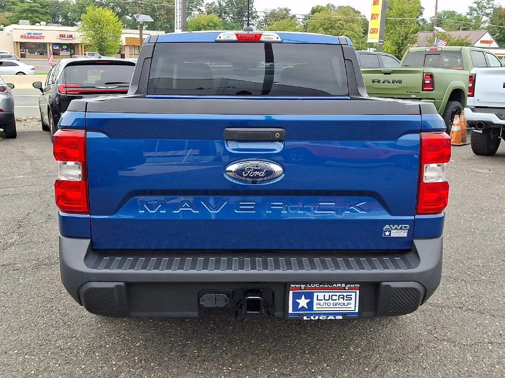 Used 2023 Atlas Blue Metallic Ford XLT image 10