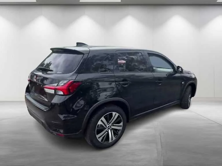 New 2027 Labrador Black Pearl Mitsubishi ES image 3