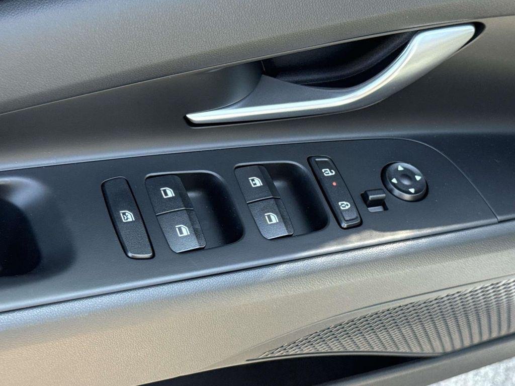 New 2026 White Hyundai SE image 28