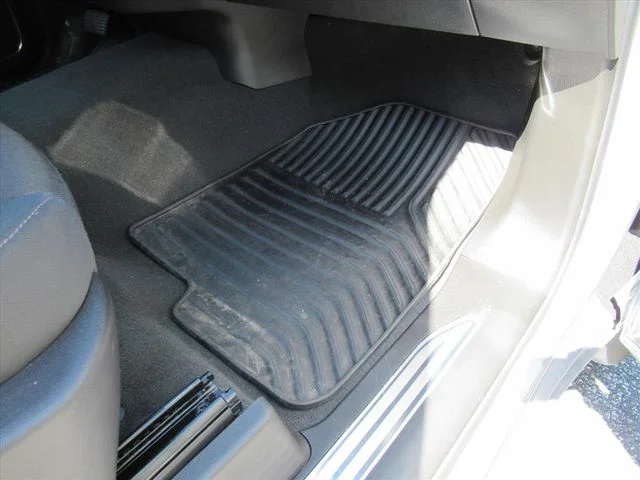 Used 2024 Gray Chevrolet LT image 29