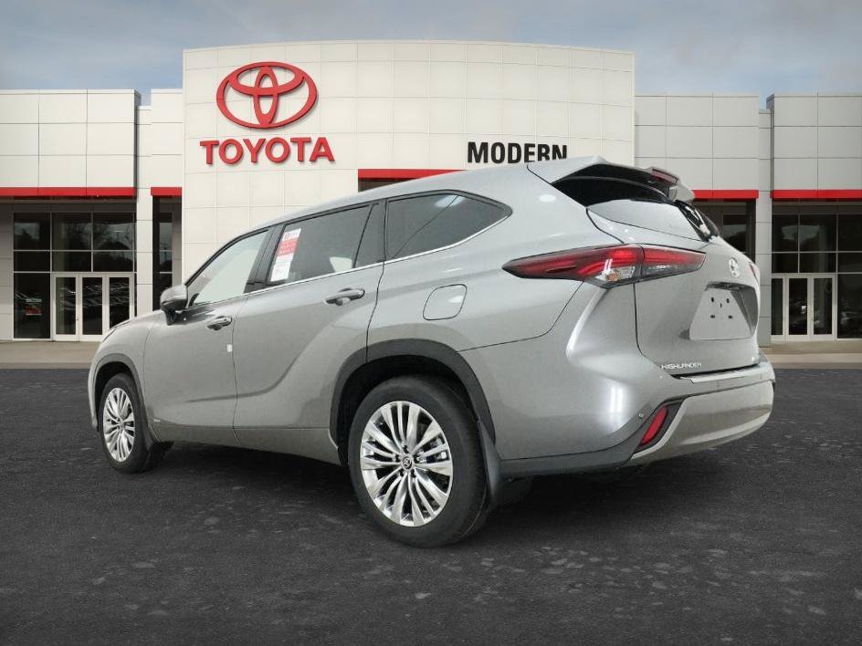 New 2026 Heavy Metallic Toyota Hybrid Platinum image 2
