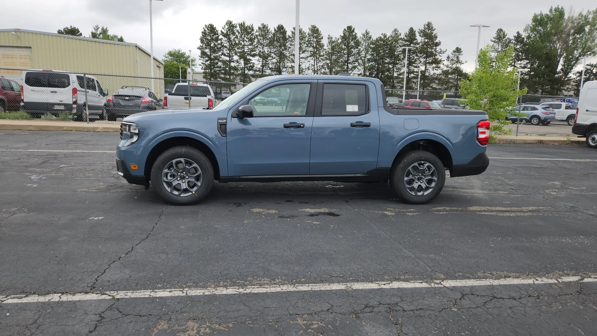 New 2026 Azure Gray Metallic Tri-Coat Ford XLT image 5