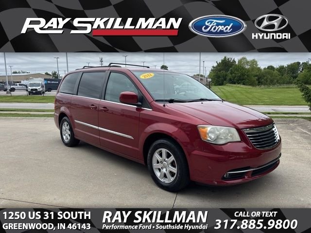 2012 Chrysler Town & Country Touring's photo