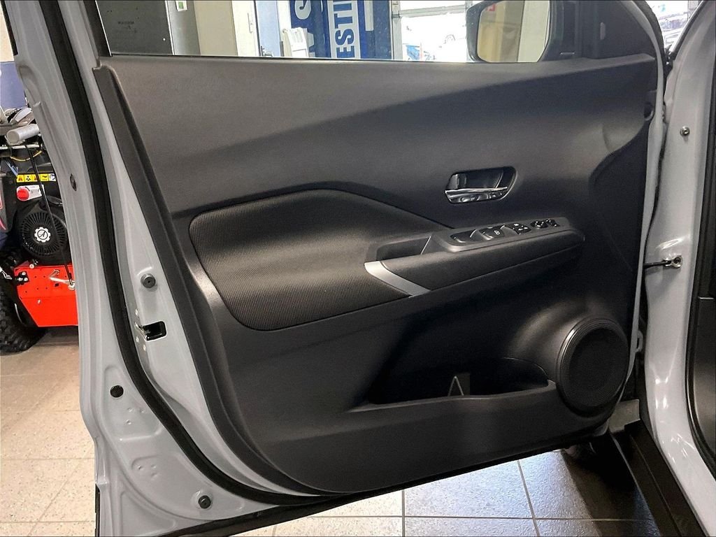 Used 2024 Gray Nissan SV image 9