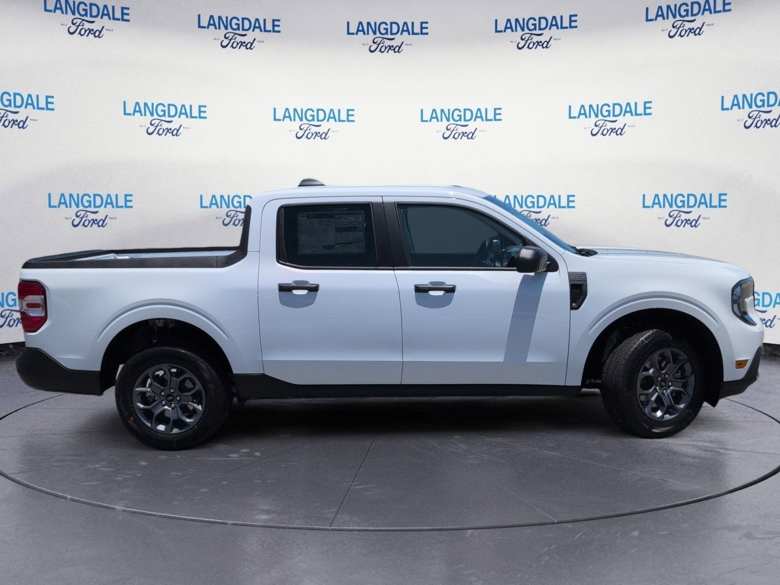 New 2026 Oxford White Ford XLT image 3