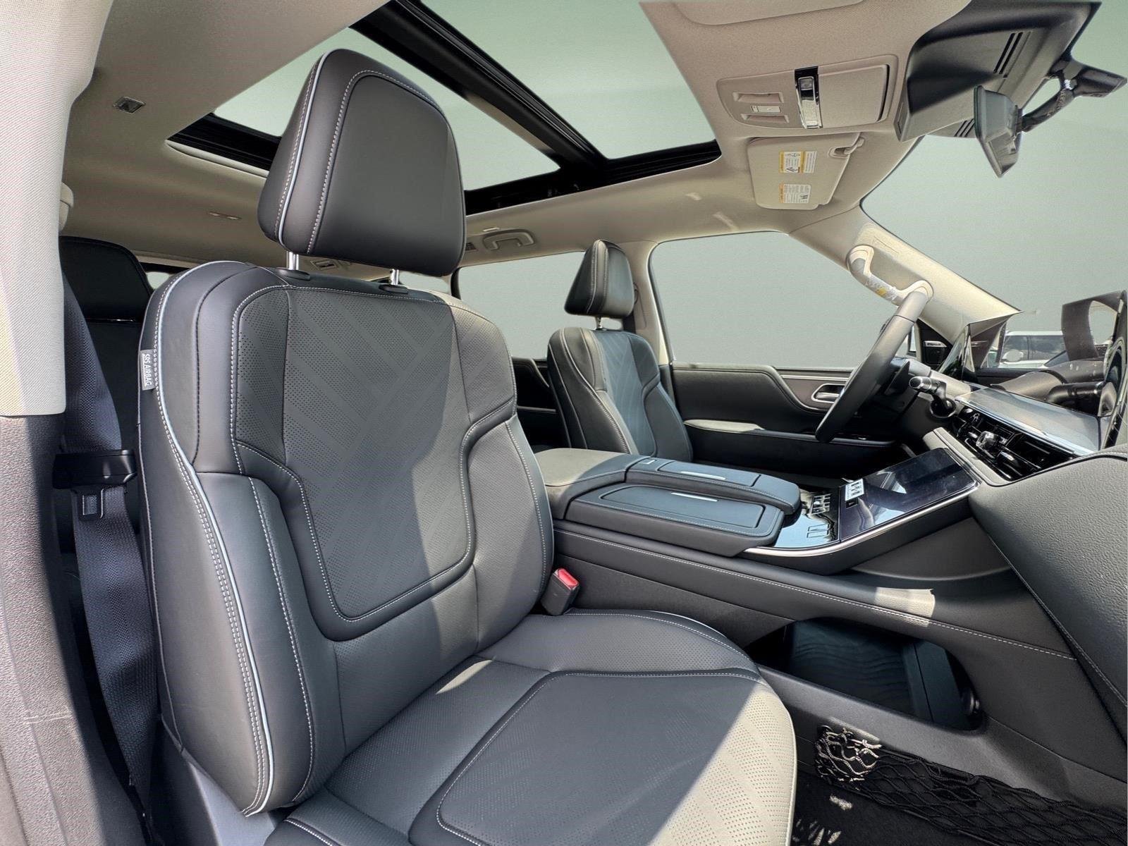 New 2027 RADIANT WHITE INFINITI Luxe 4WD image 11