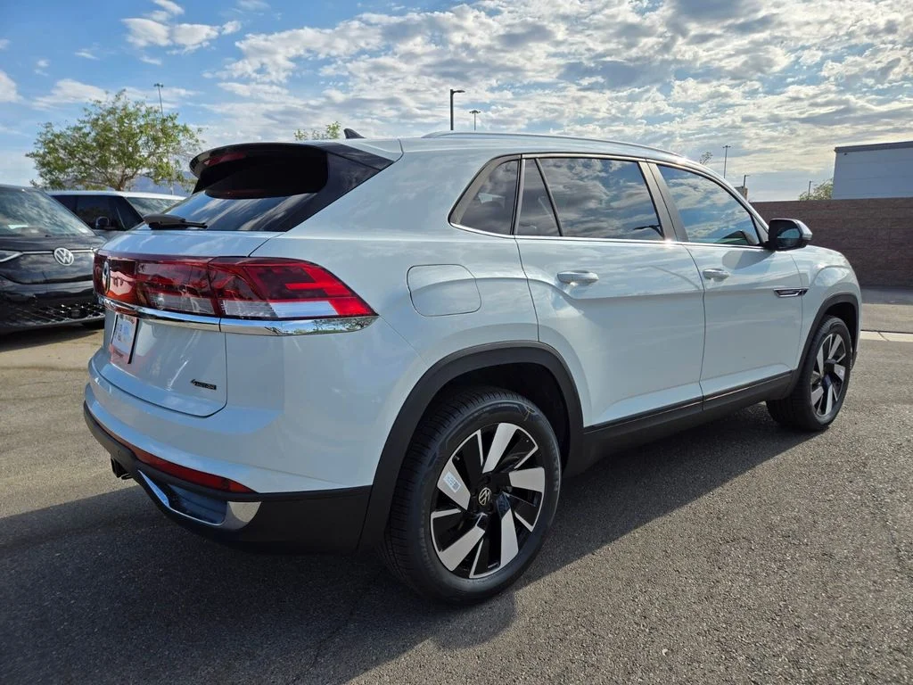 New 2025 White Volkswagen 2.0T SE w/Technology image 4