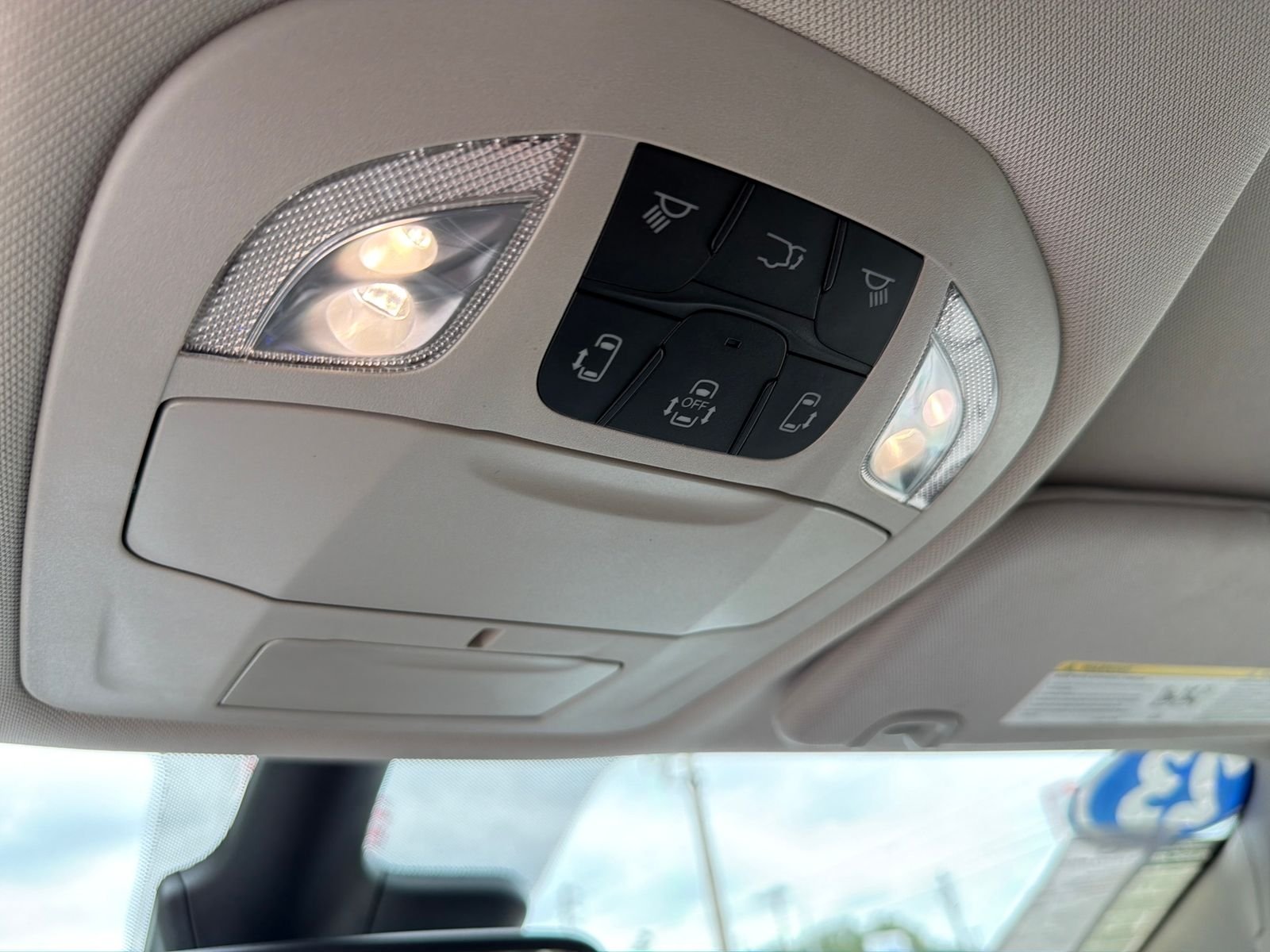 Used 2023 Crystal Metallic Chrysler Touring L image 26