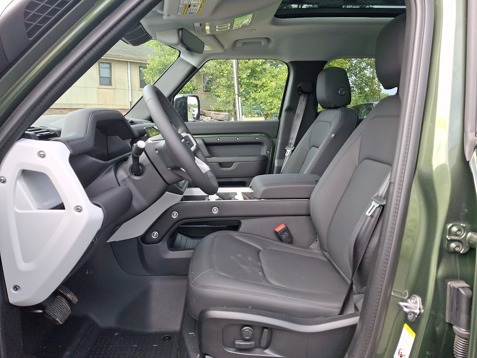 New 2026 Woolstone Green Land Rover  image 8