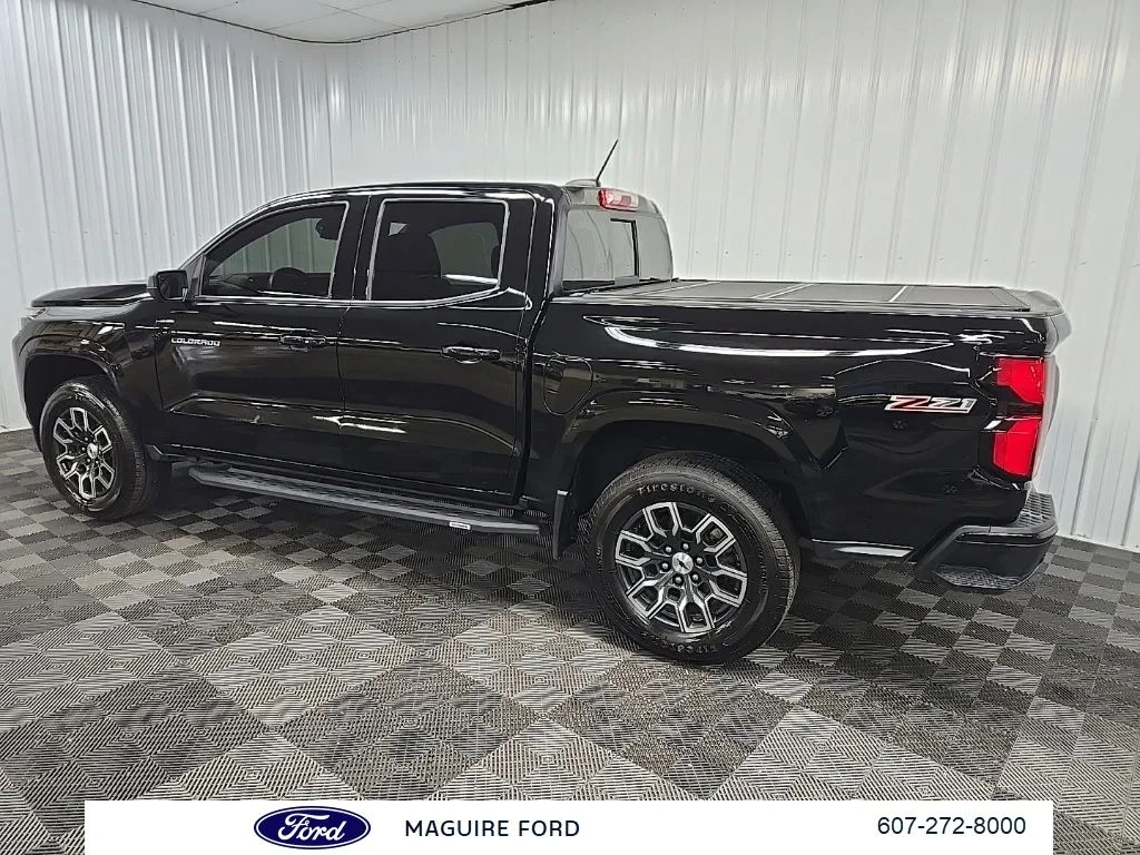 Used 2023 Black Chevrolet Z71 image 5