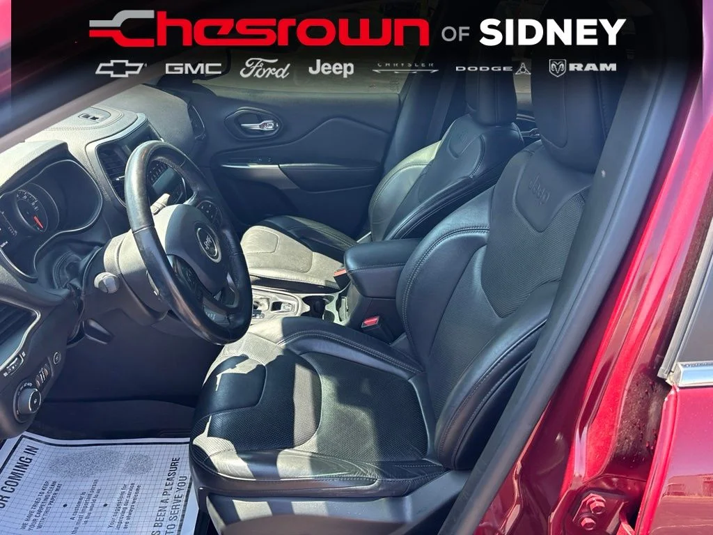 Used 2020 Red Jeep Latitude Plus image 25