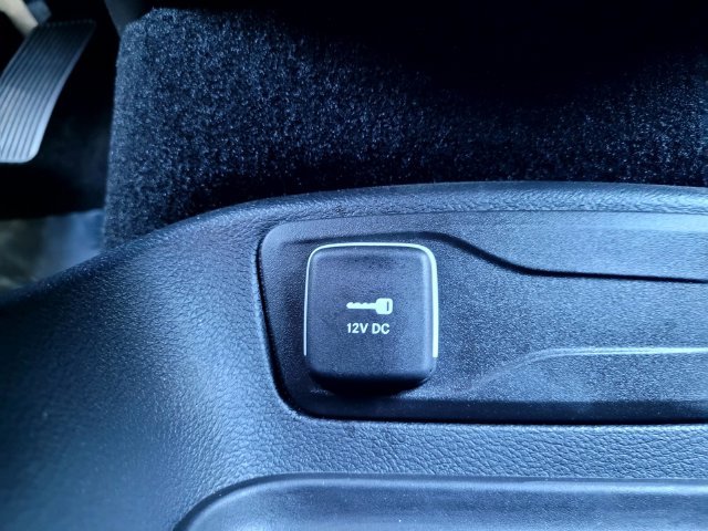 Used 2025 White Chrysler Select image 20