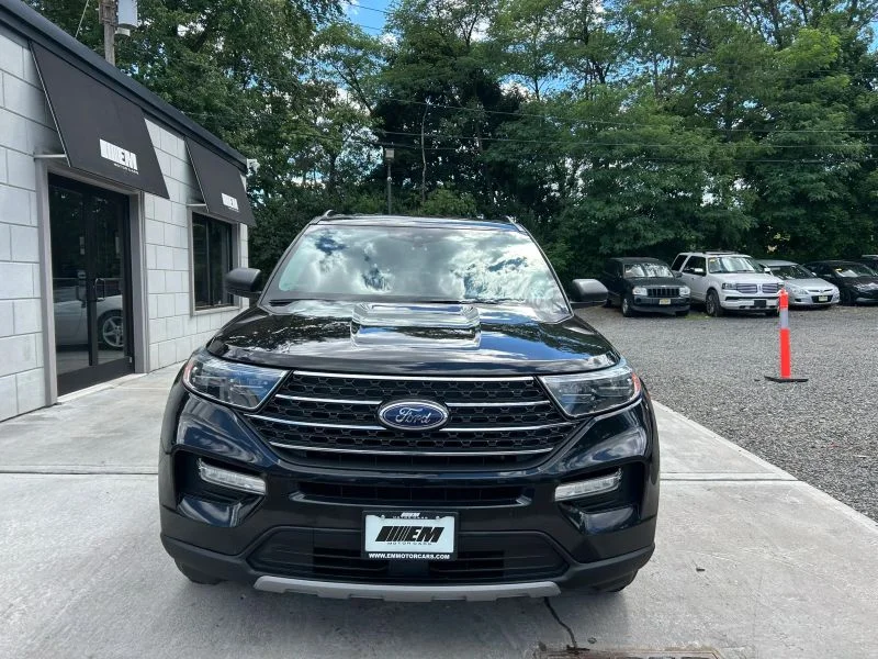 Used 2023 Black Metallic Ford XLT Sport Utility 4D image 18