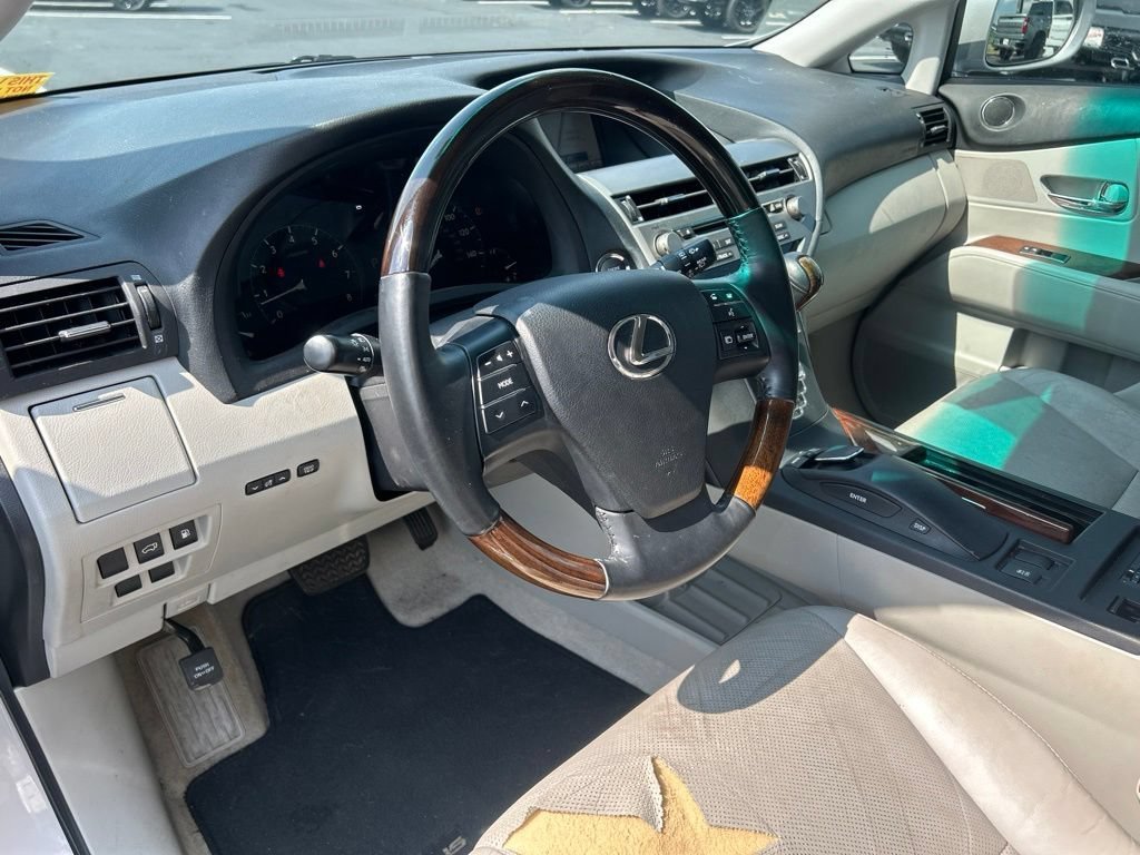 Used 2011 White Lexus  image 19