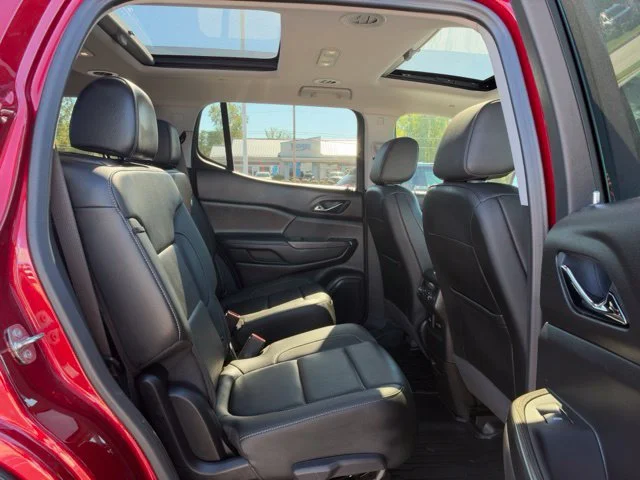 Used 2023 VOLCANIC RED TINTCOAT GMC SLT image 12