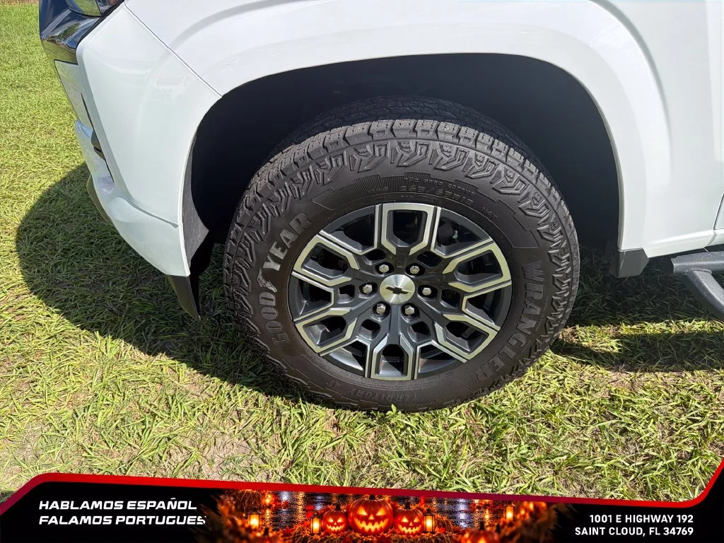 Used 2023 SUMMIT WHITE Chevrolet 4WD Z71 image 10