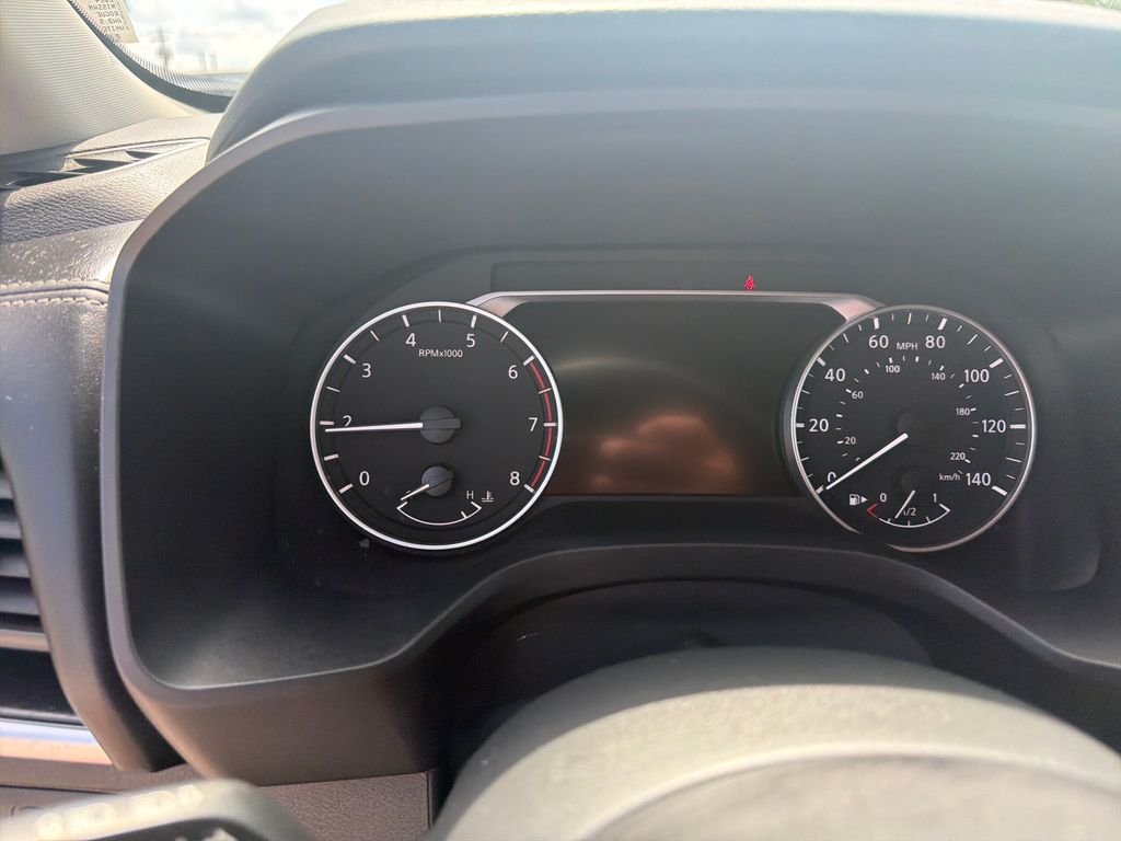 Used 2024 White Nissan S image 19