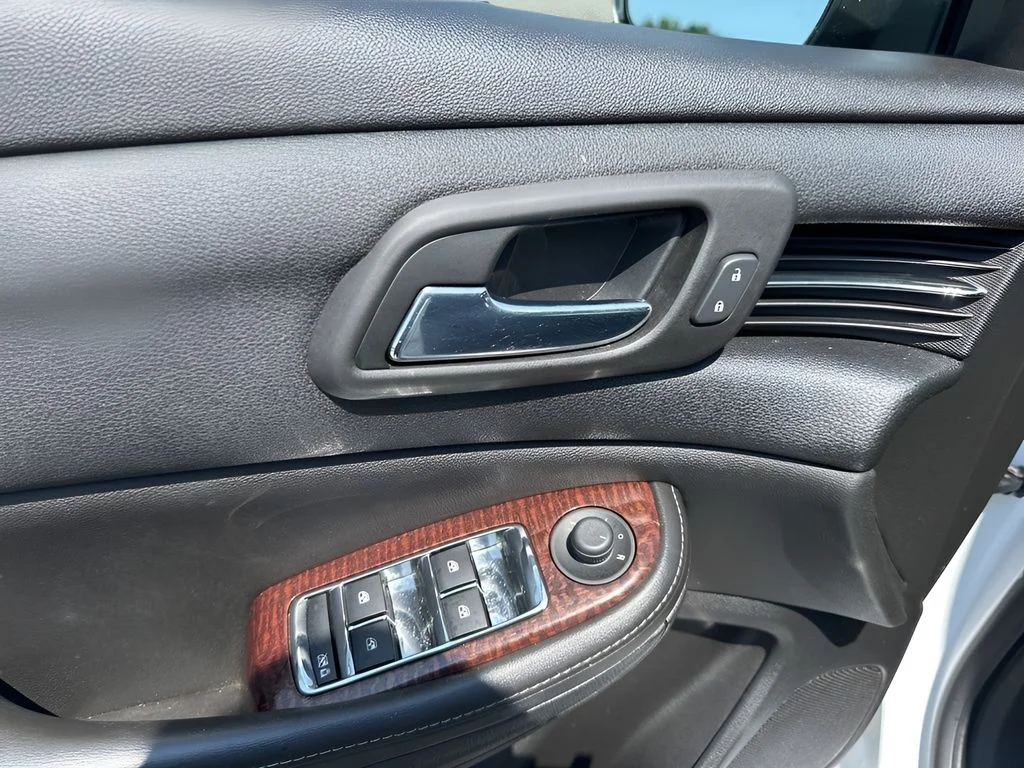 Used 2013 White Chevrolet LT image 22