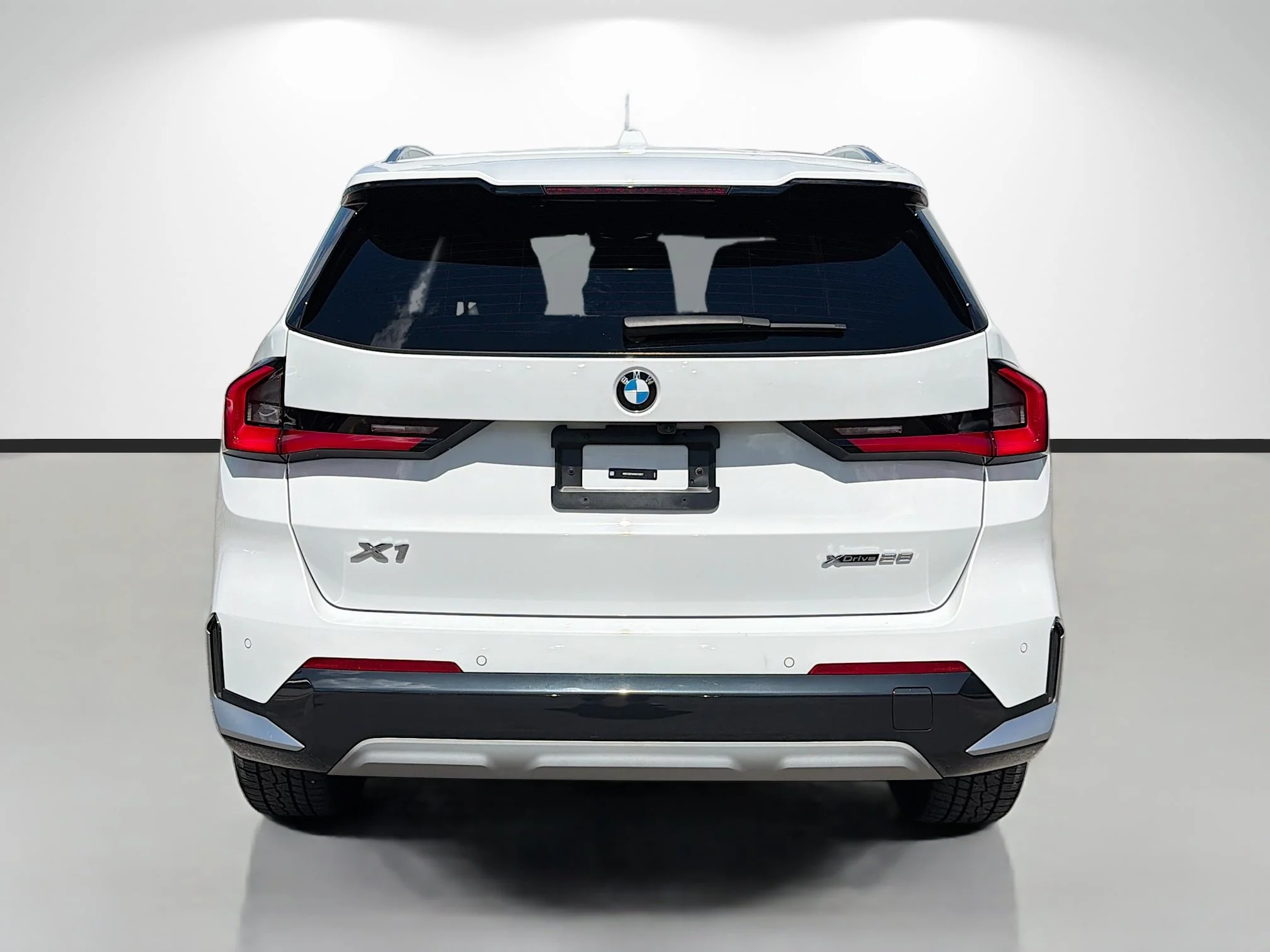 Used 2024 Alpine White BMW xDrive28i image 4