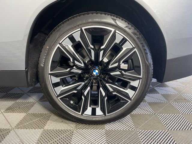 Used 2025 Skyscraper Grey Metallic BMW 30 xDrive image 4
