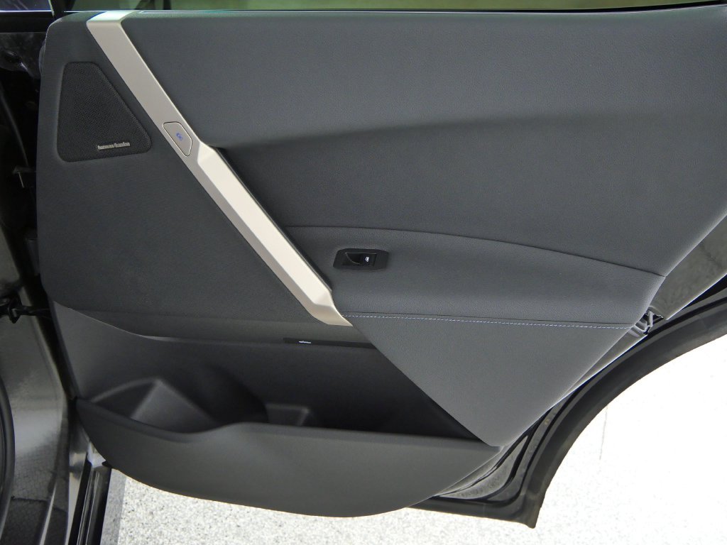 Used 2024 Black BMW xDrive50 image 25