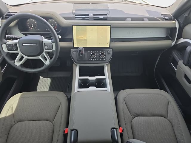 Used 2026 White Land Rover X-Dynamic SE image 9