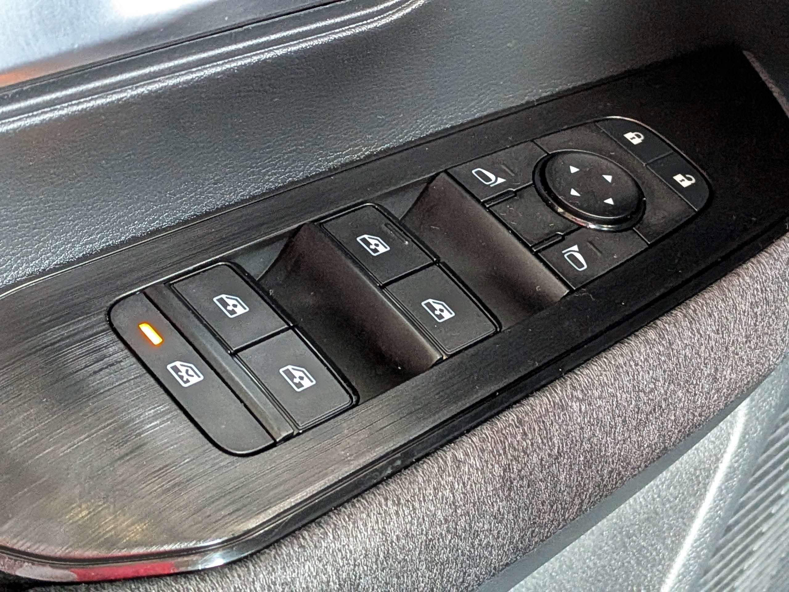 Used 2025 Gray Nissan SV image 21