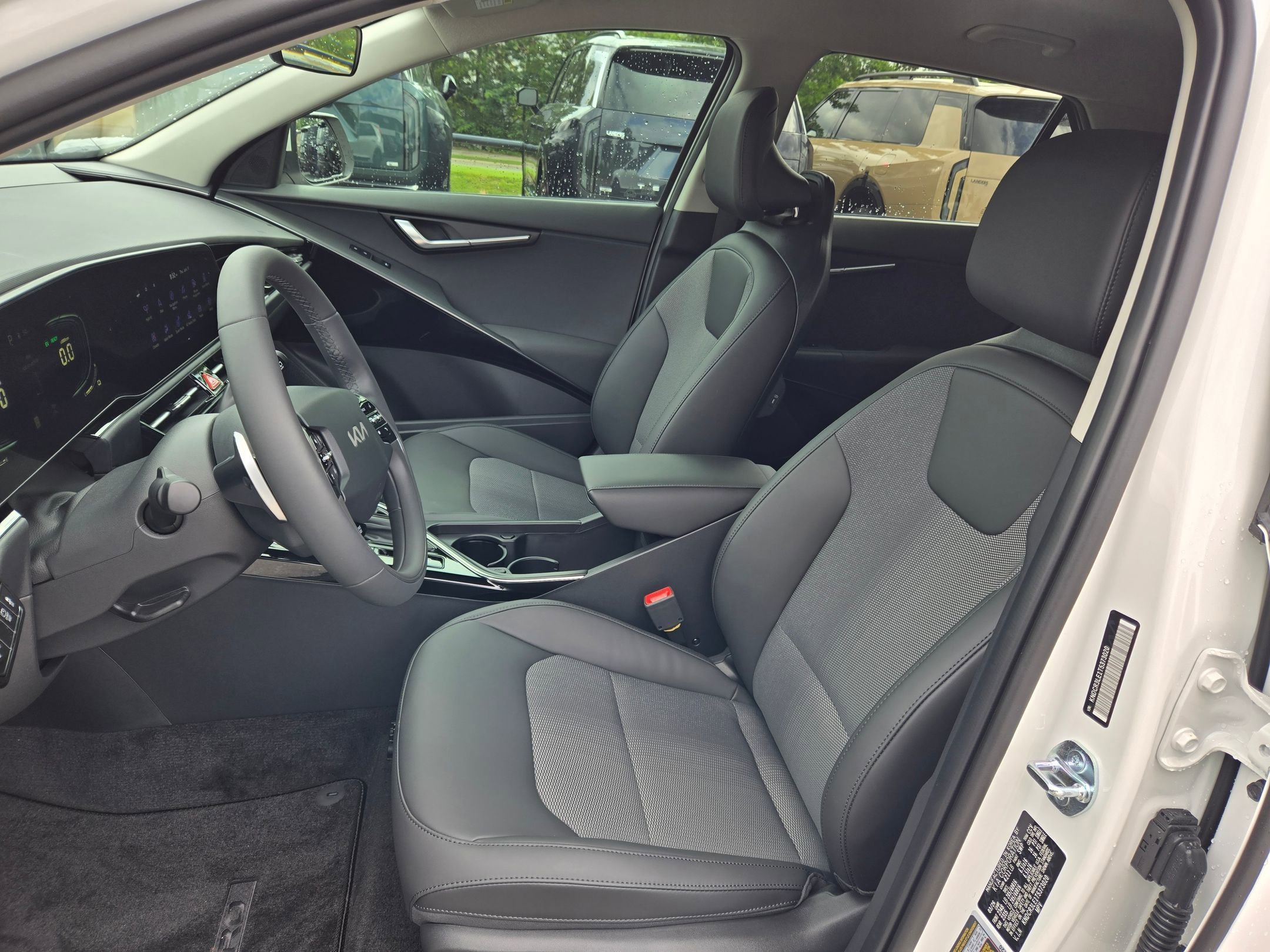 New 2026 Snow White Pearl Kia EX image 24