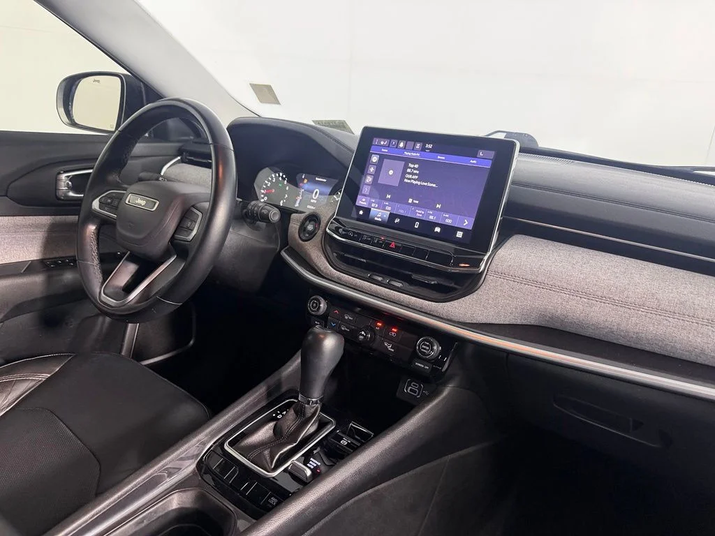 Certified Used 2022 White Jeep Latitude Lux image 31