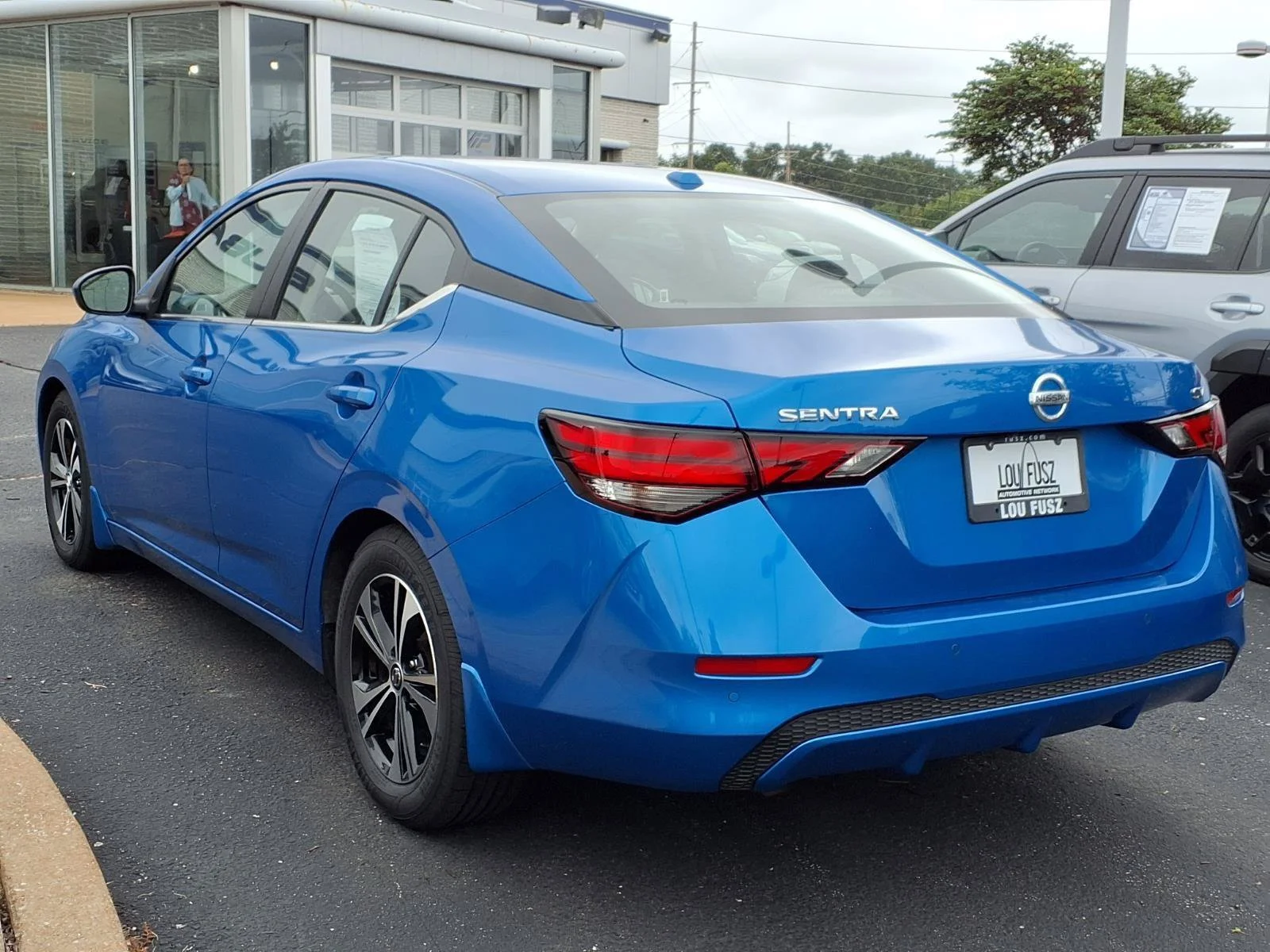 Used 2022 Electric Blue Metallic Nissan SV image 2
