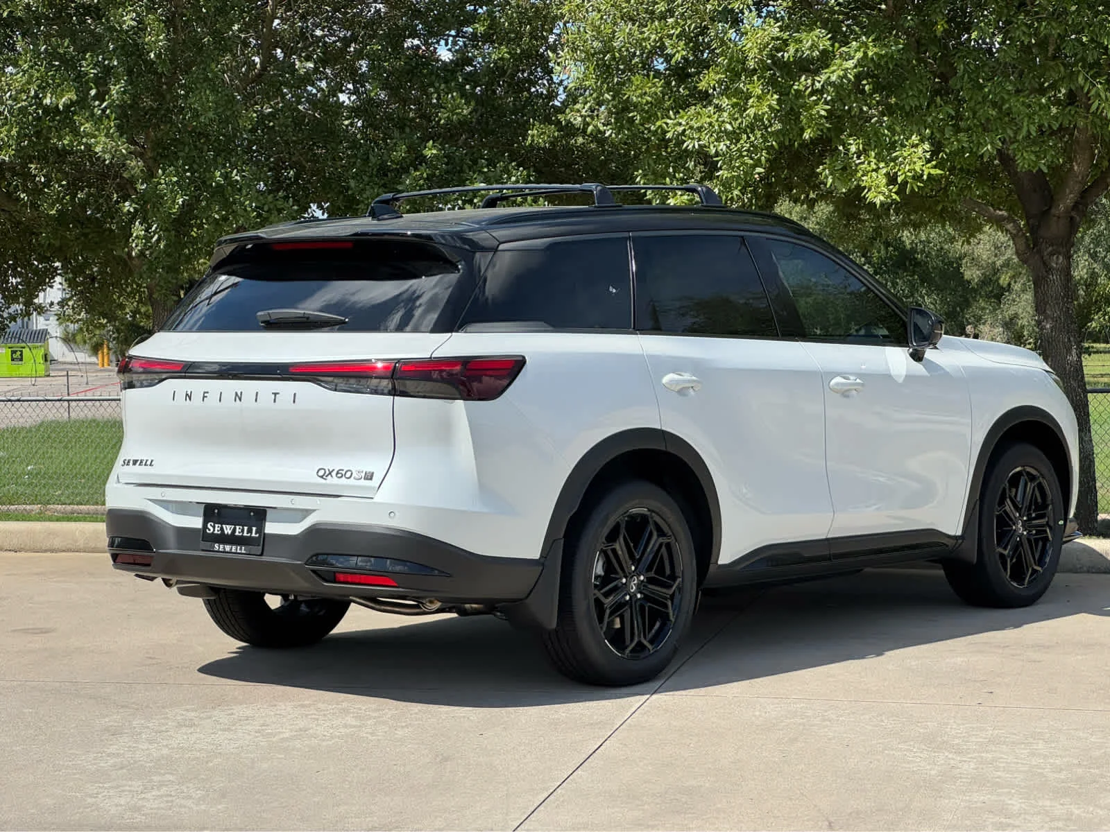 New 2027 2T RAD WHT INFINITI Sport AWD image 3