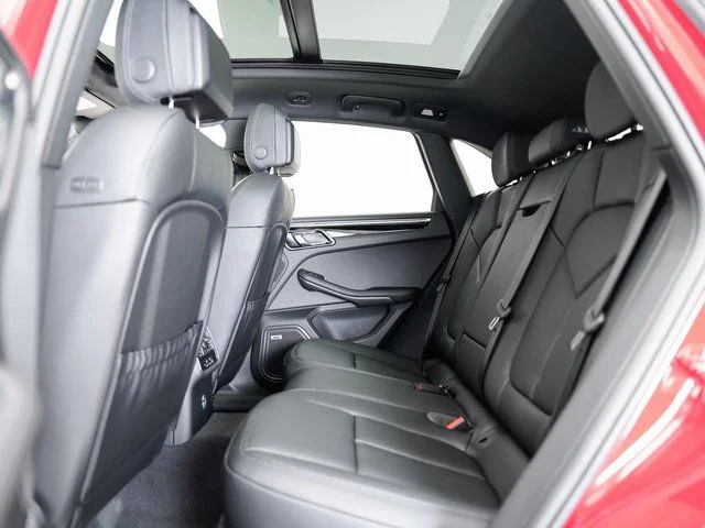 2025 Porsche Macan - Photo 26