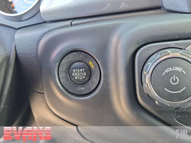 Used 2019 Red Jeep Unlimited Sahara image 6