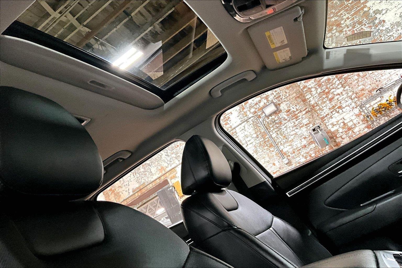Used 2024 Hampton Gray Hyundai SEL image 23