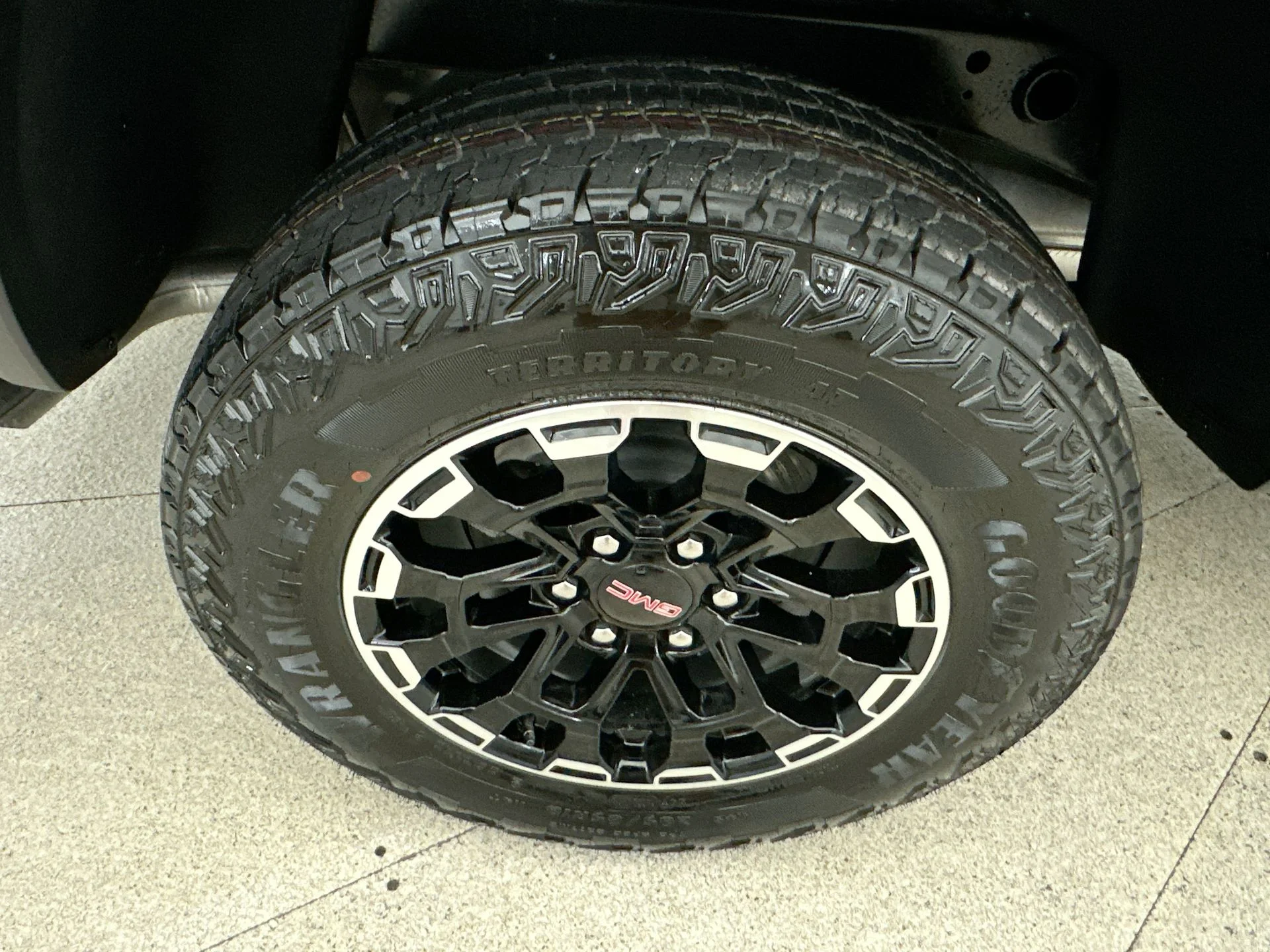 New 2026 Sterling Metallic GMC AT4 image 82