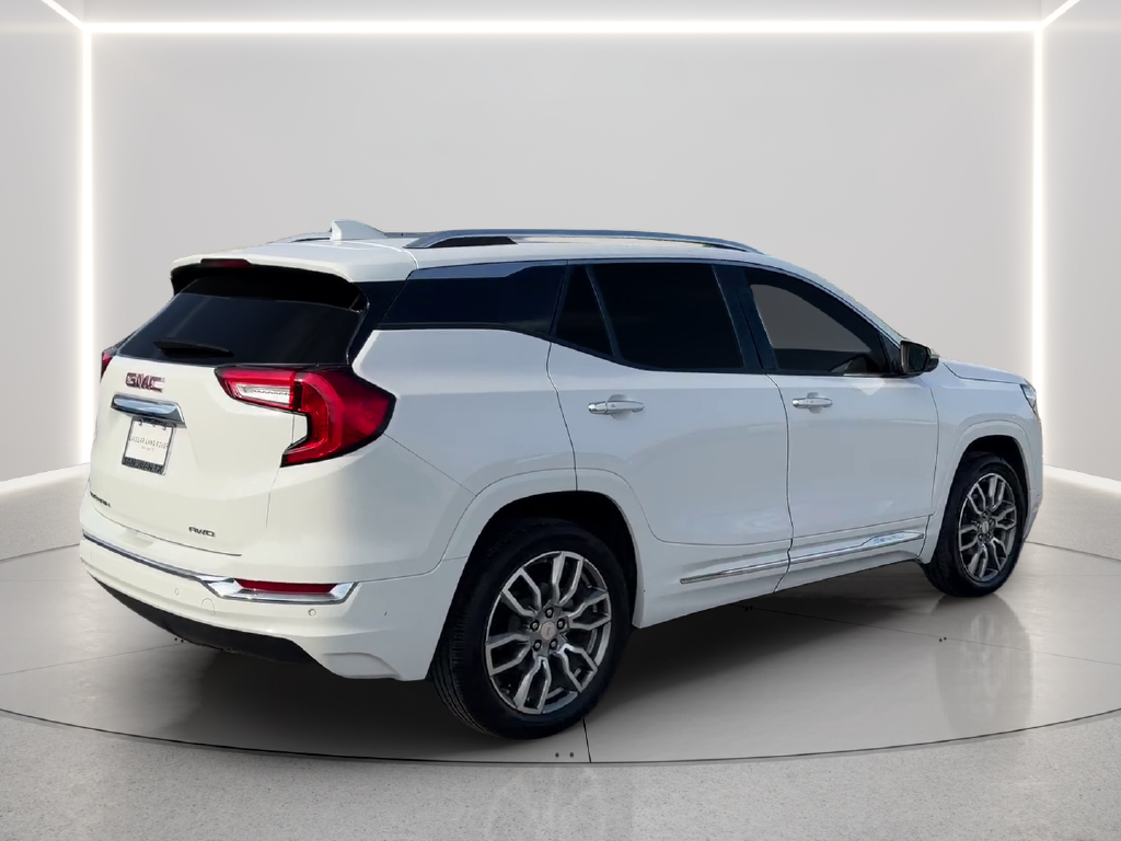 Used 2024 White GMC Denali image 5