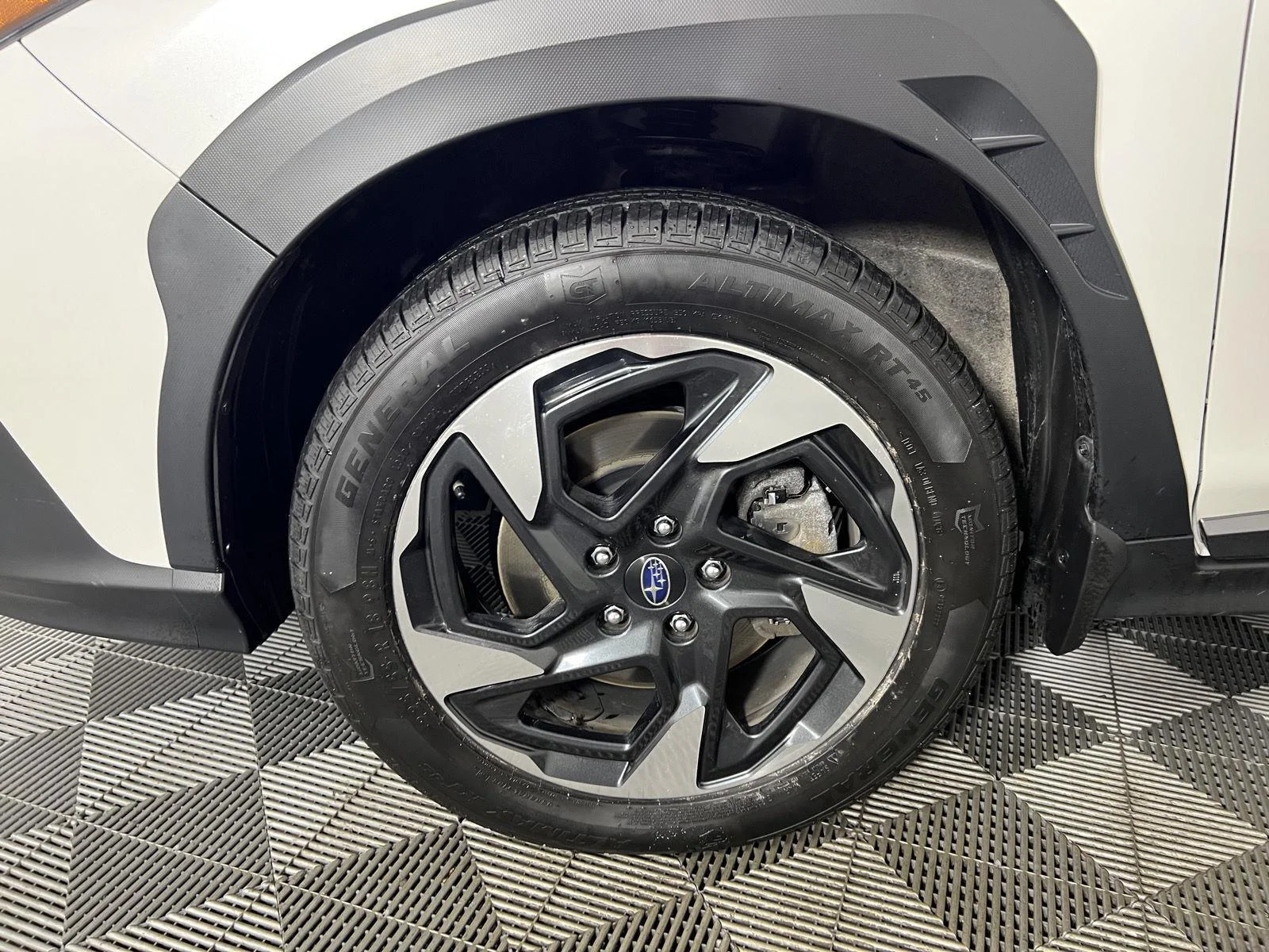 Used 2024 Crystal White Pearl Subaru Limited image 19