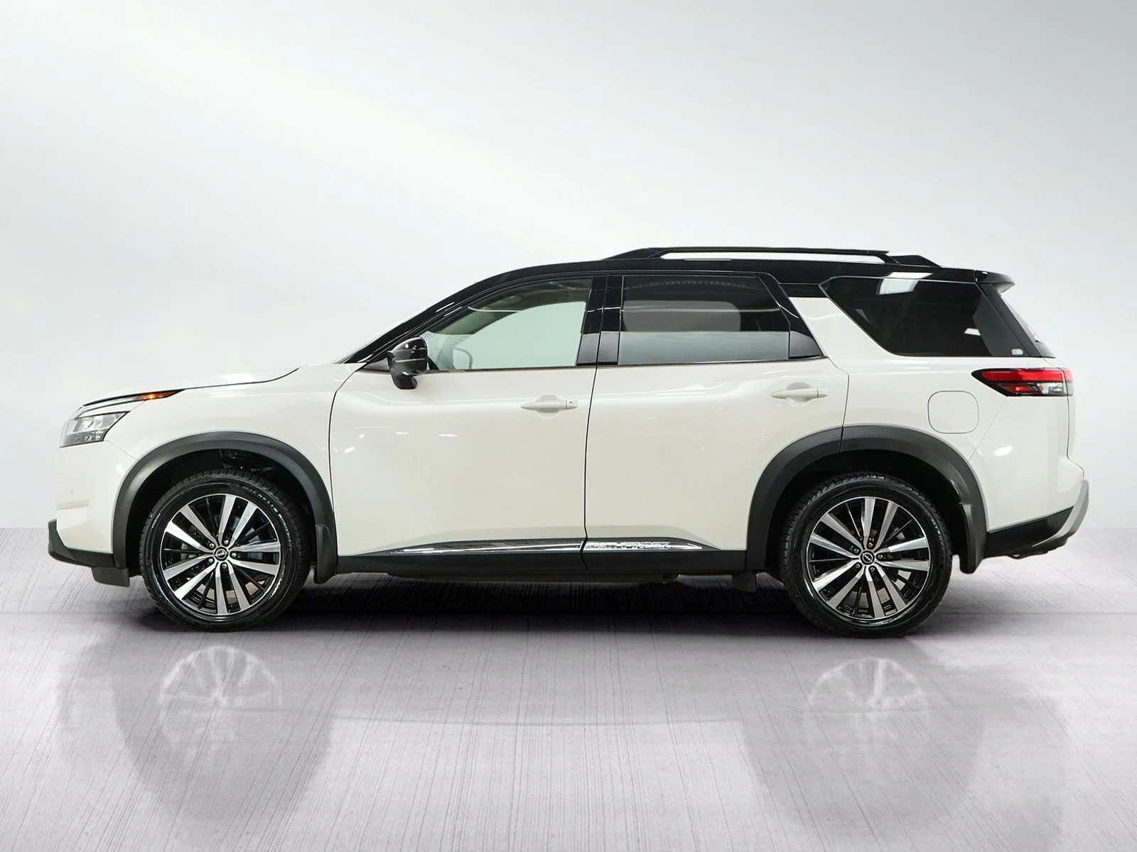 Used 2024 Nissan Pathfinder Platinum with VIN 5N1DR3DF2RC282916 for sale in Burnsville, Minnesota