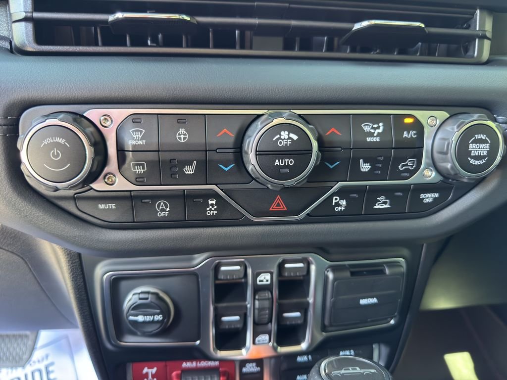 Used 2025 Green Jeep Mojave X image 34