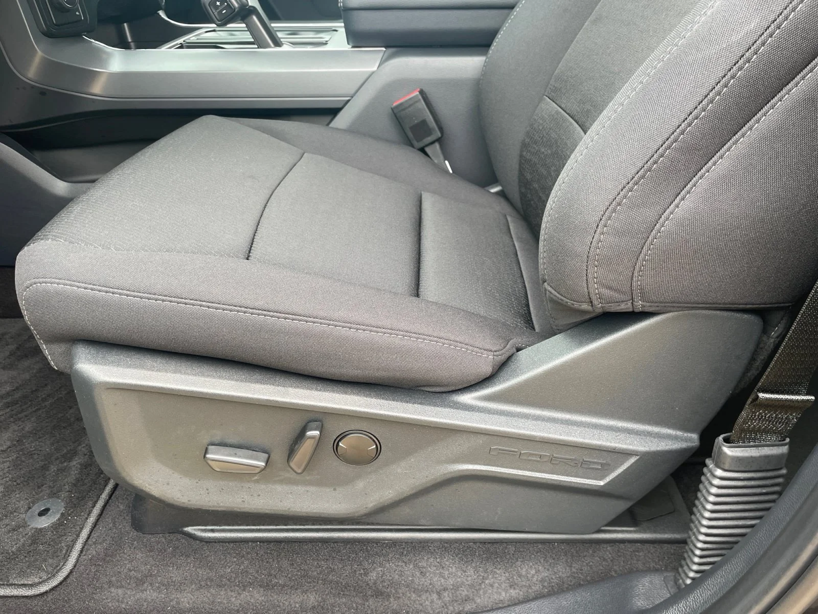 New 2026 Agate Black Metallic Ford XLT image 15