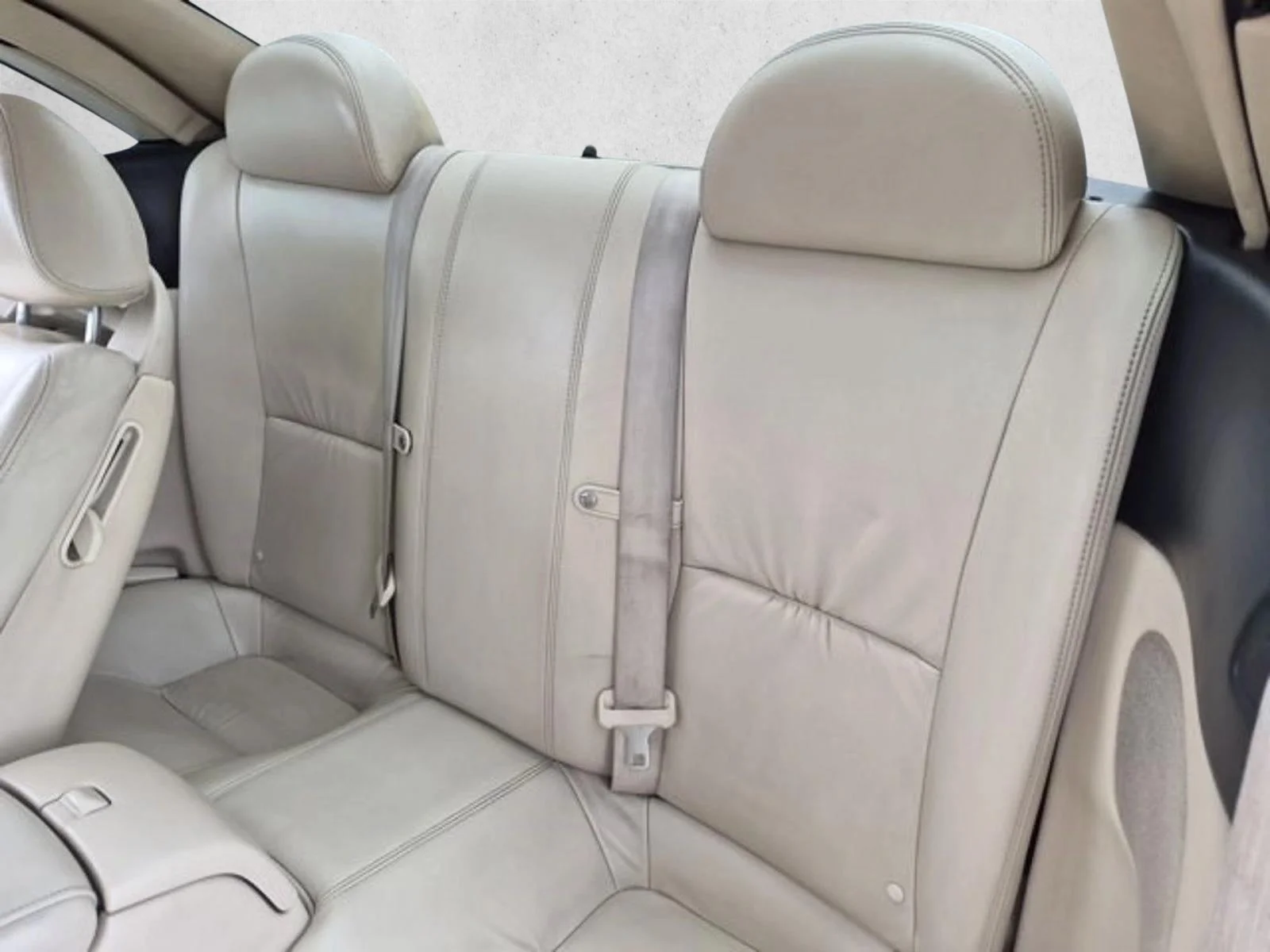 Used 2005 Red Lexus  image 16