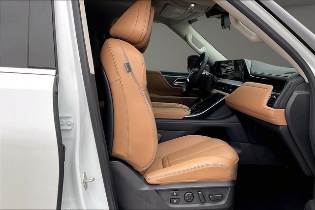 Used 2025 White INFINITI SENSORY image 7