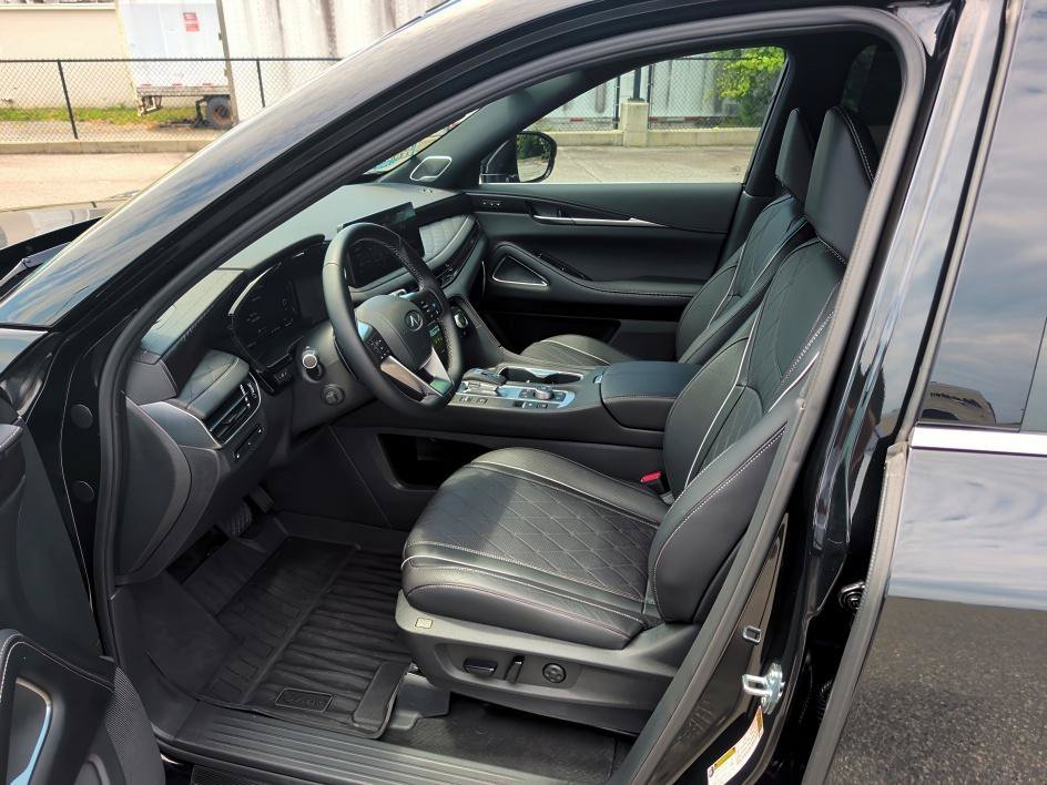 Certified Used 2025 Mineral Black INFINITI AUTOGRAPH image 8
