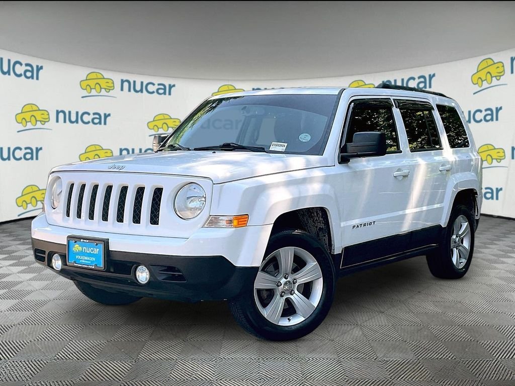 Used 2014 White Jeep Latitude image 3