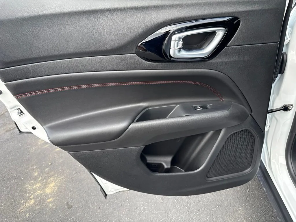 New 2026 Bright White Clear-Coat Exterior Paint Jeep Trailhawk image 30