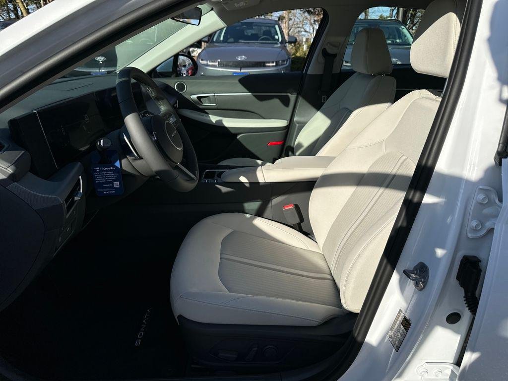 New 2026 White Hyundai SEL Sport image 12
