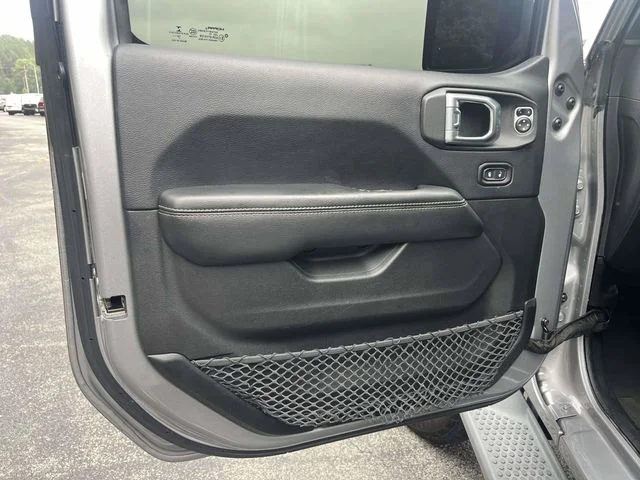 Used 2018 Silver Jeep Unlimited Sahara image 22