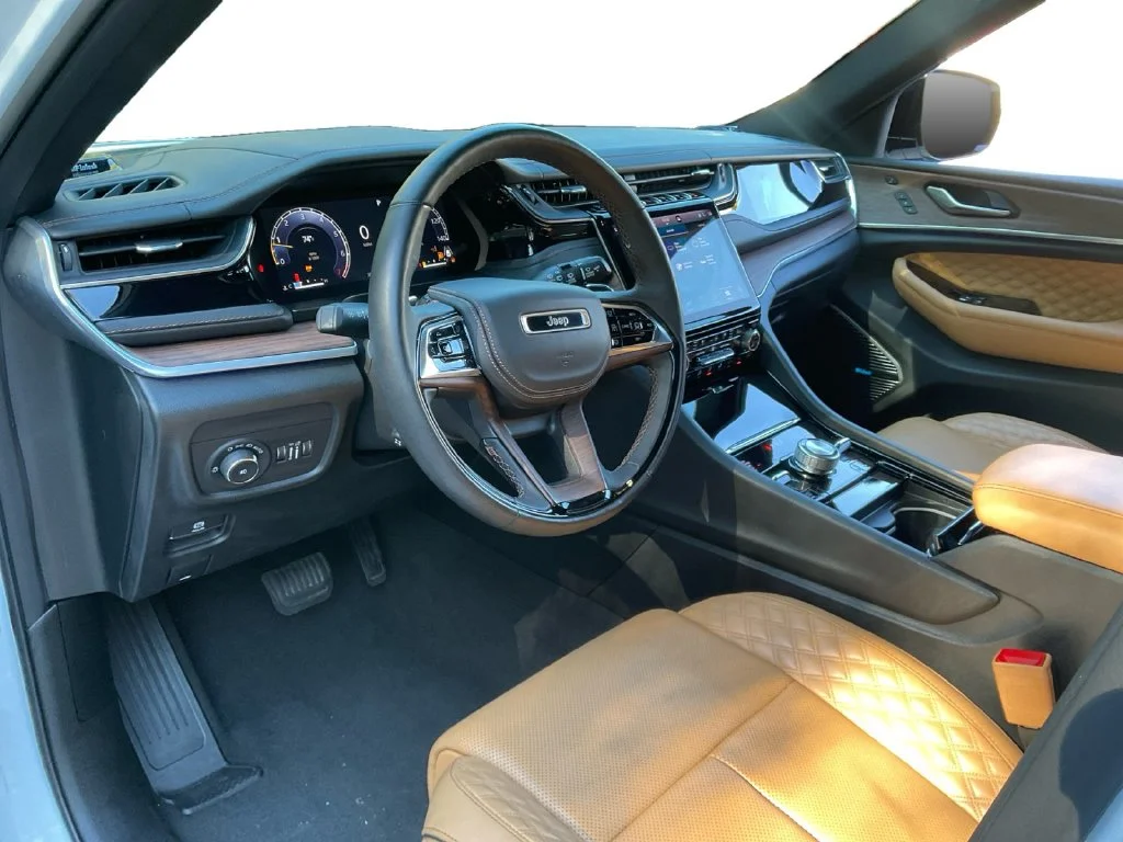 Used 2022 White Jeep Summit image 18
