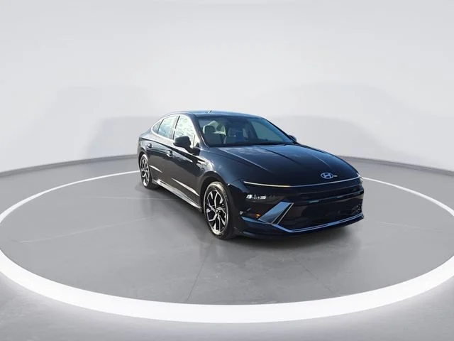 Used 2024 Black Hyundai SEL image 2